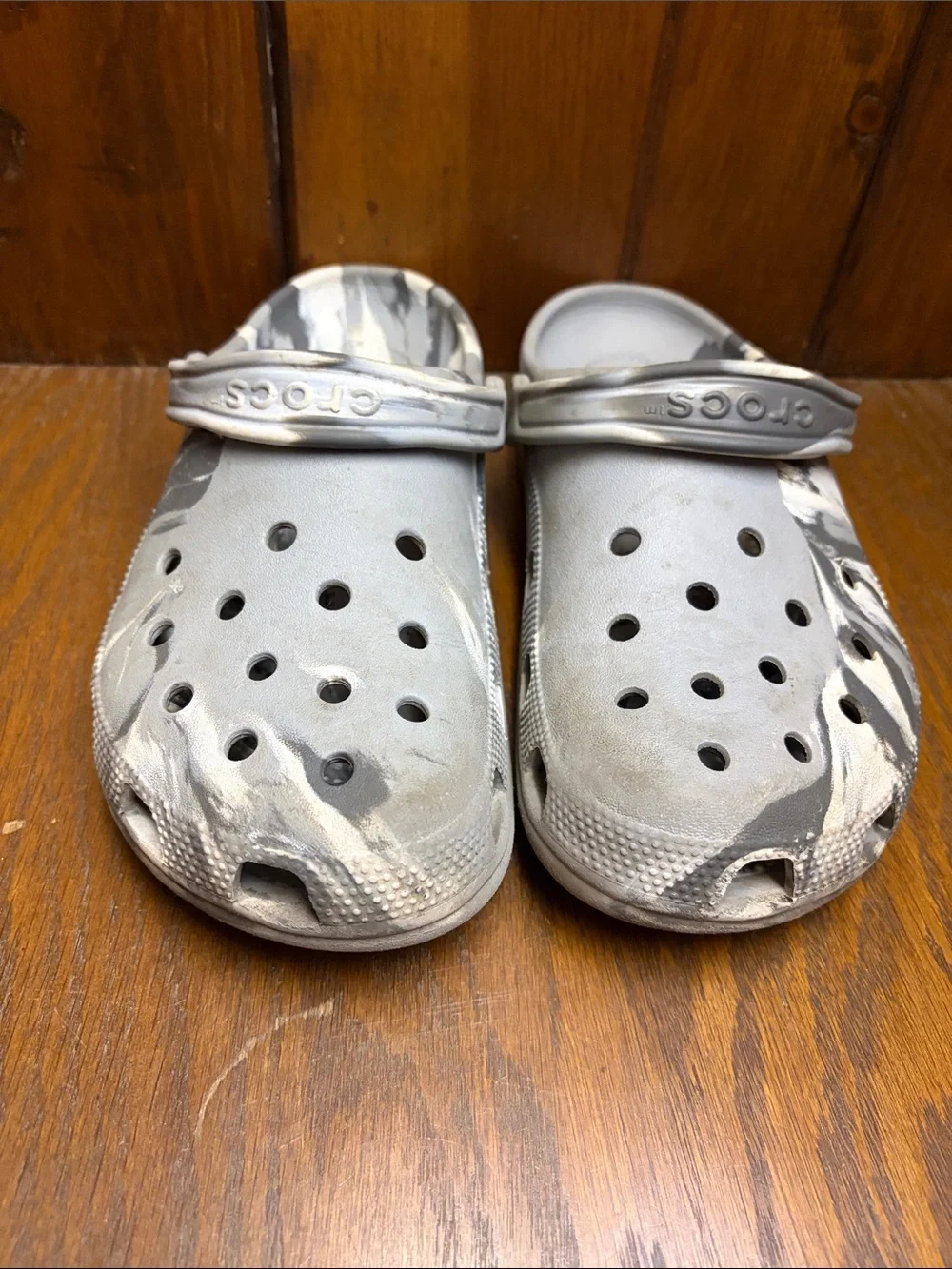 CROCS Classic Clog in Grey Marble Pattern